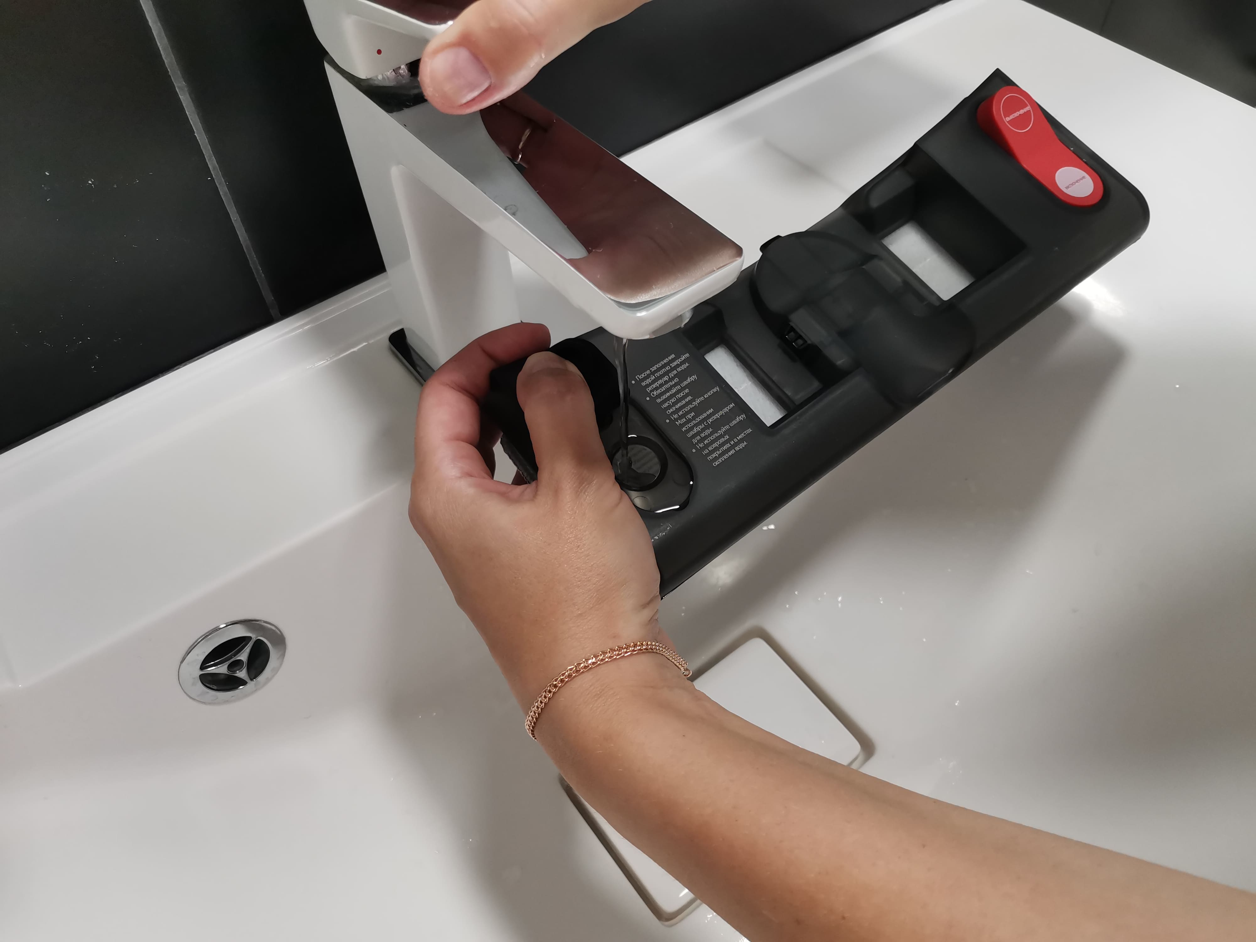 Наполнение контейнера для воды Deerma T20W